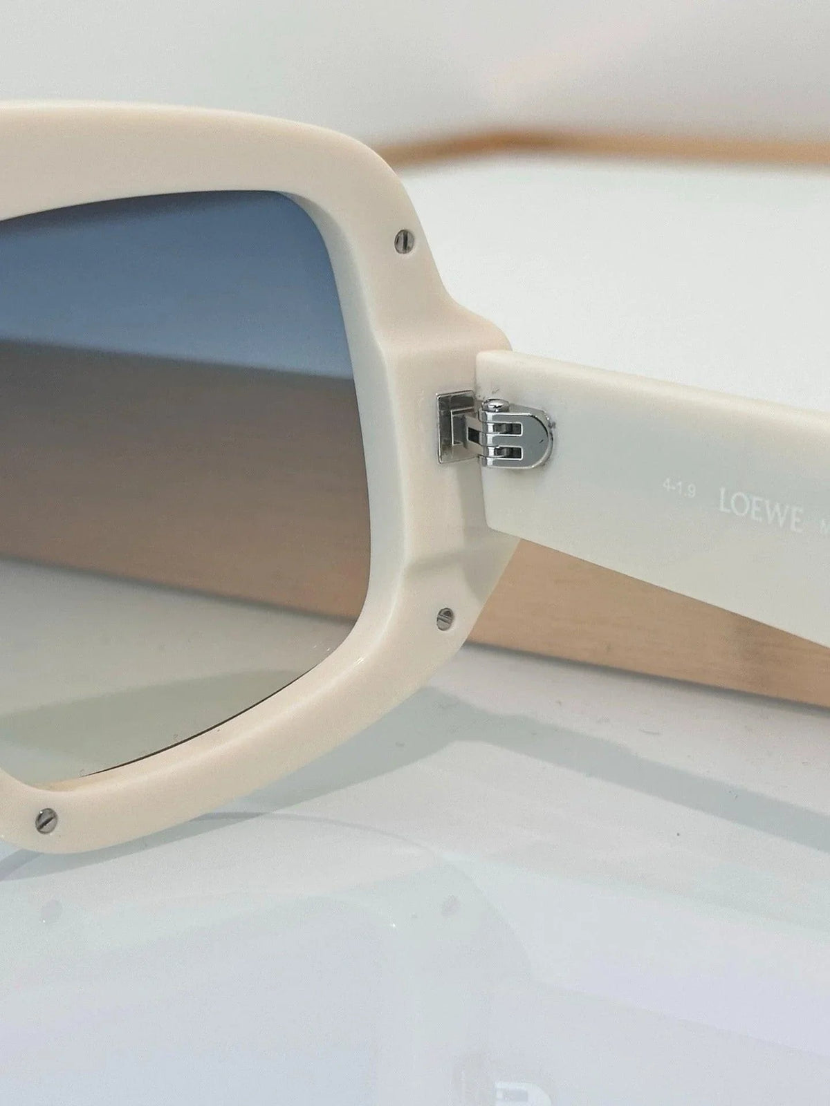 LOEWE Loewe Collage LW 40194I 52B Sunglasses ✨