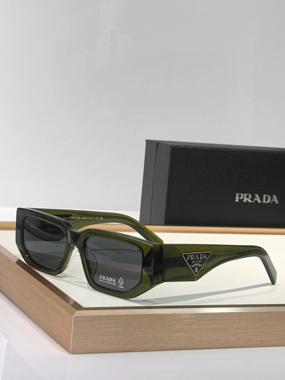 PRADA SPR09Z Sunglasses with triangle logo 🟥