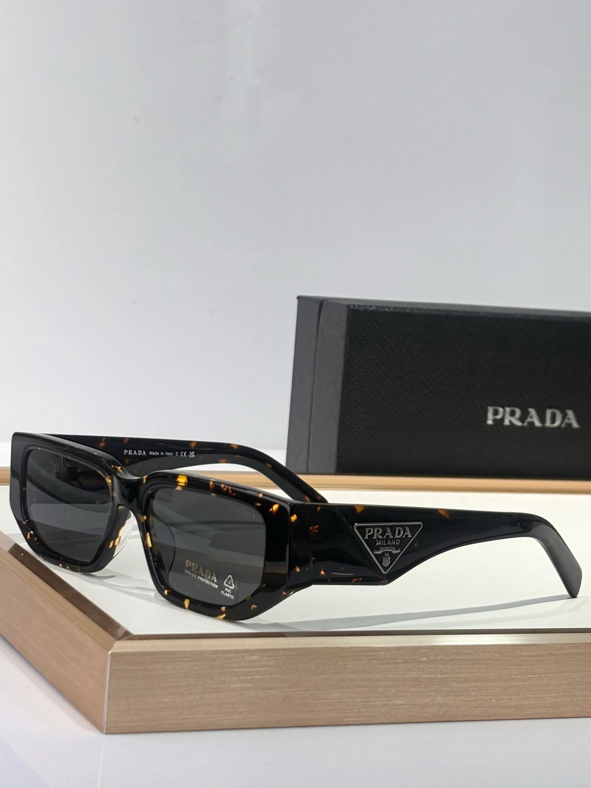 PRADA SPR09Z Sunglasses with triangle logo 🟥