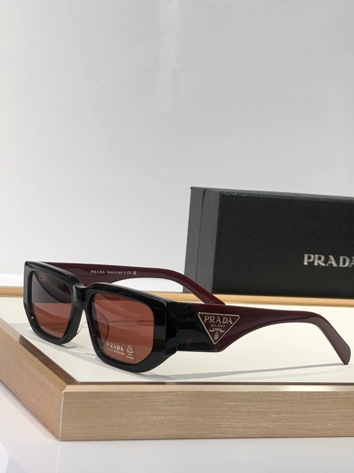 PRADA SPR09Z Sunglasses with triangle logo 🟥
