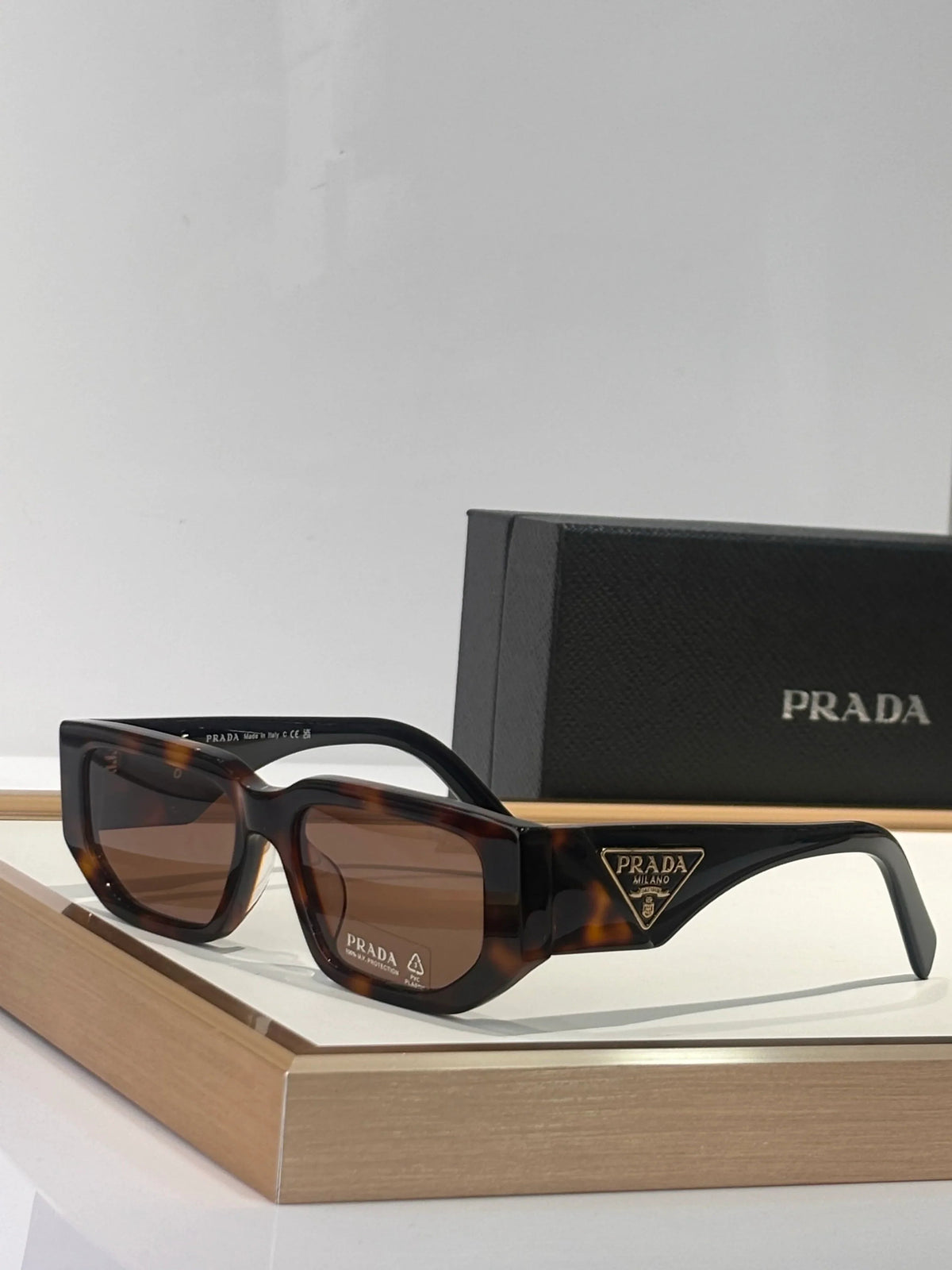 PRADA SPR09Z Sunglasses with triangle logo 🟥