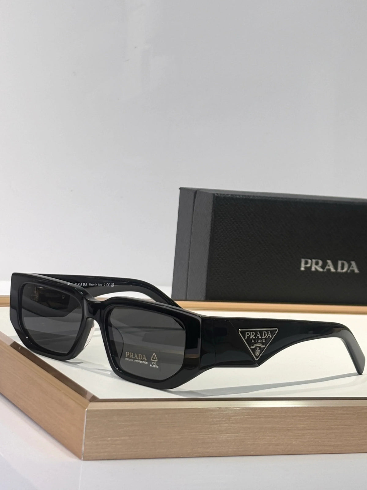 PRADA SPR09Z Sunglasses with triangle logo 🟥