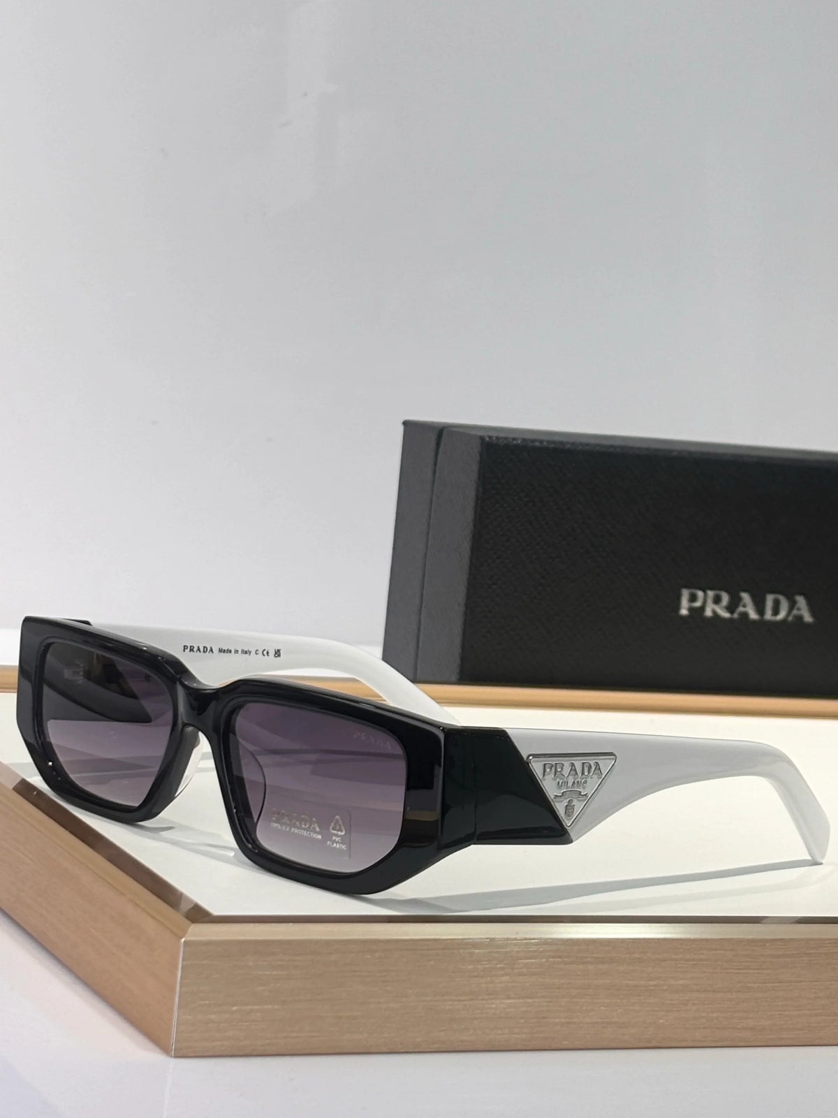 PRADA SPR09Z Sunglasses with triangle logo 🟥