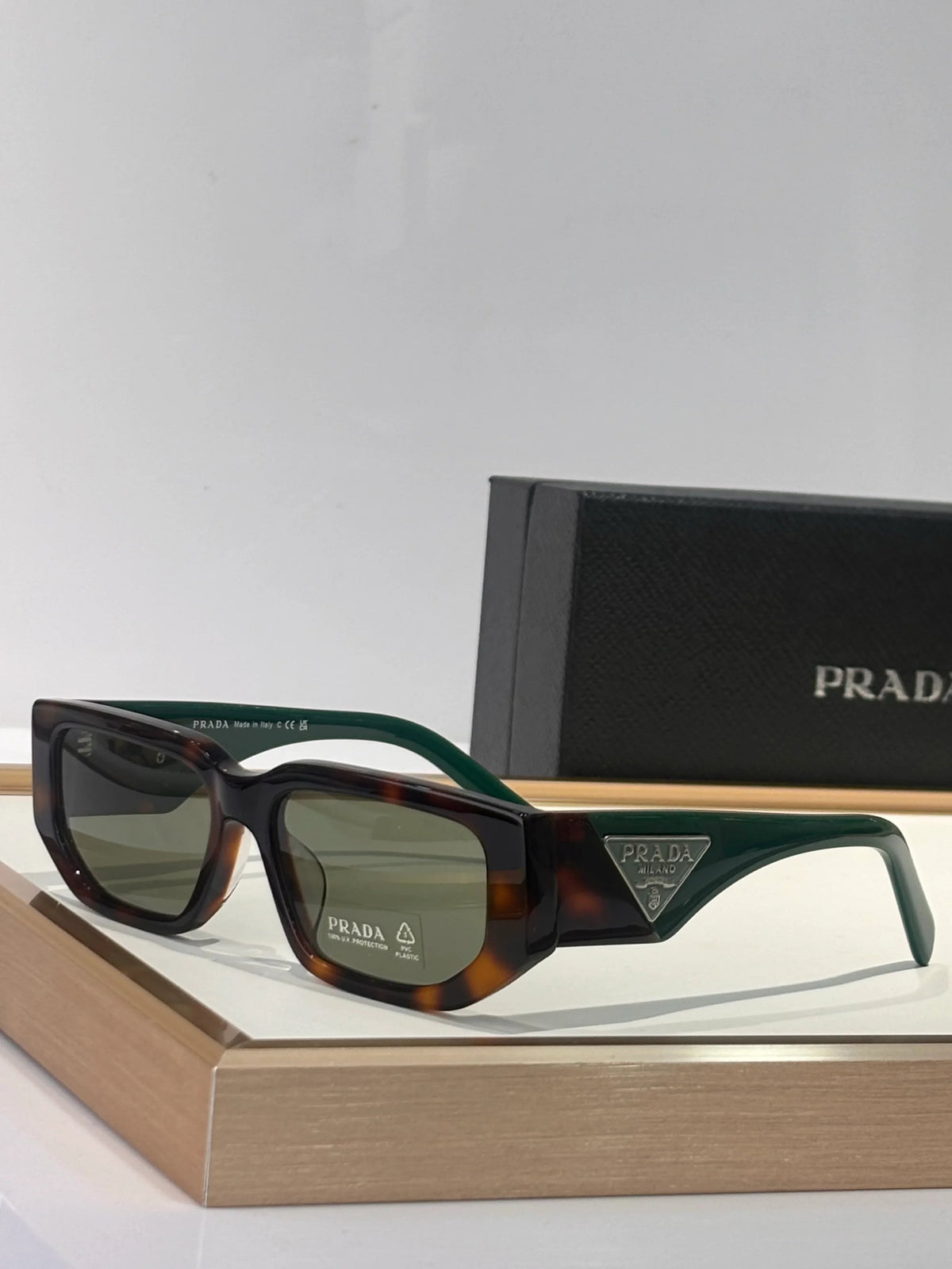 PRADA SPR09Z Sunglasses with triangle logo 🟥