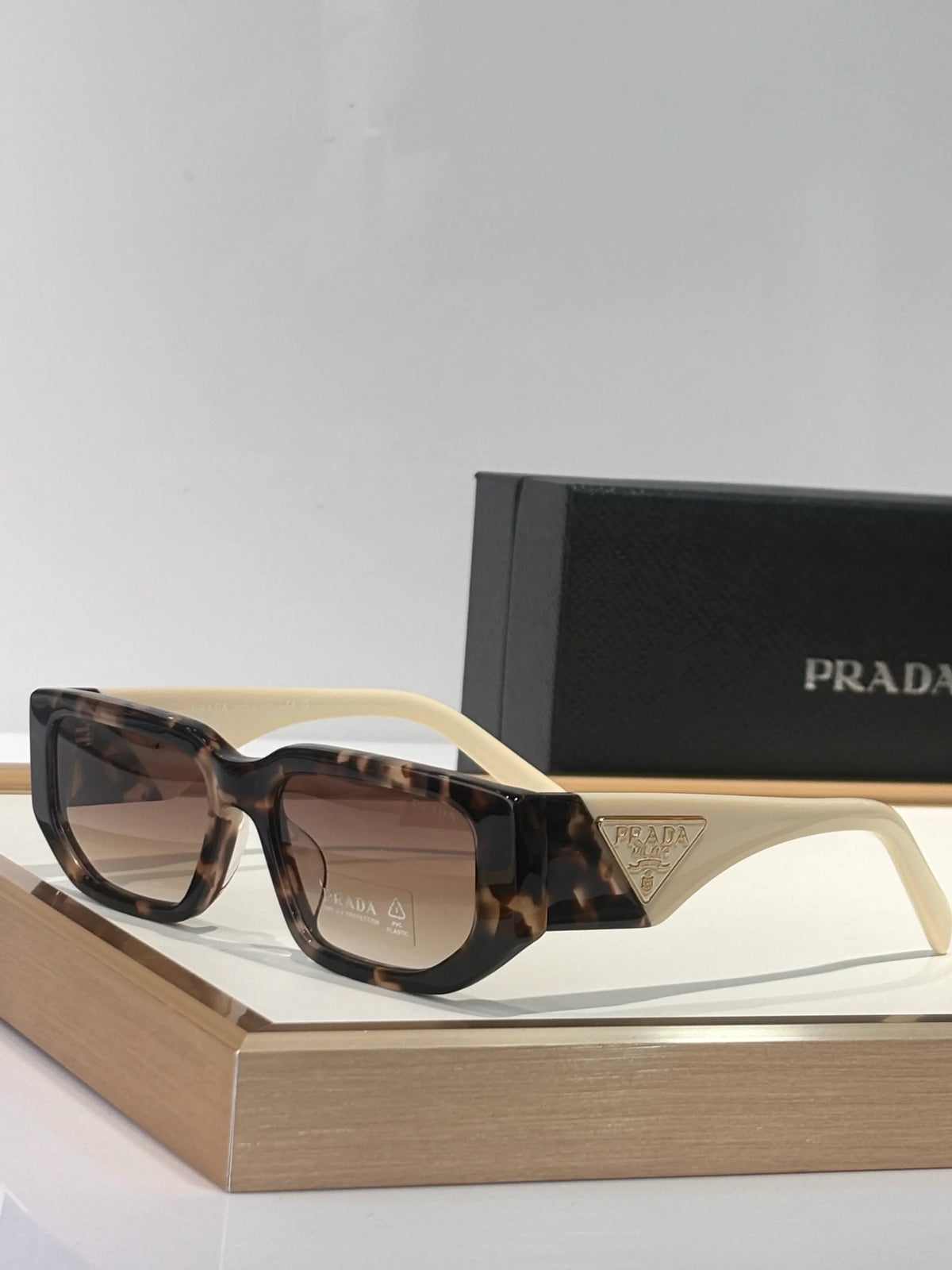 PRADA SPR09Z Sunglasses with triangle logo 🟥