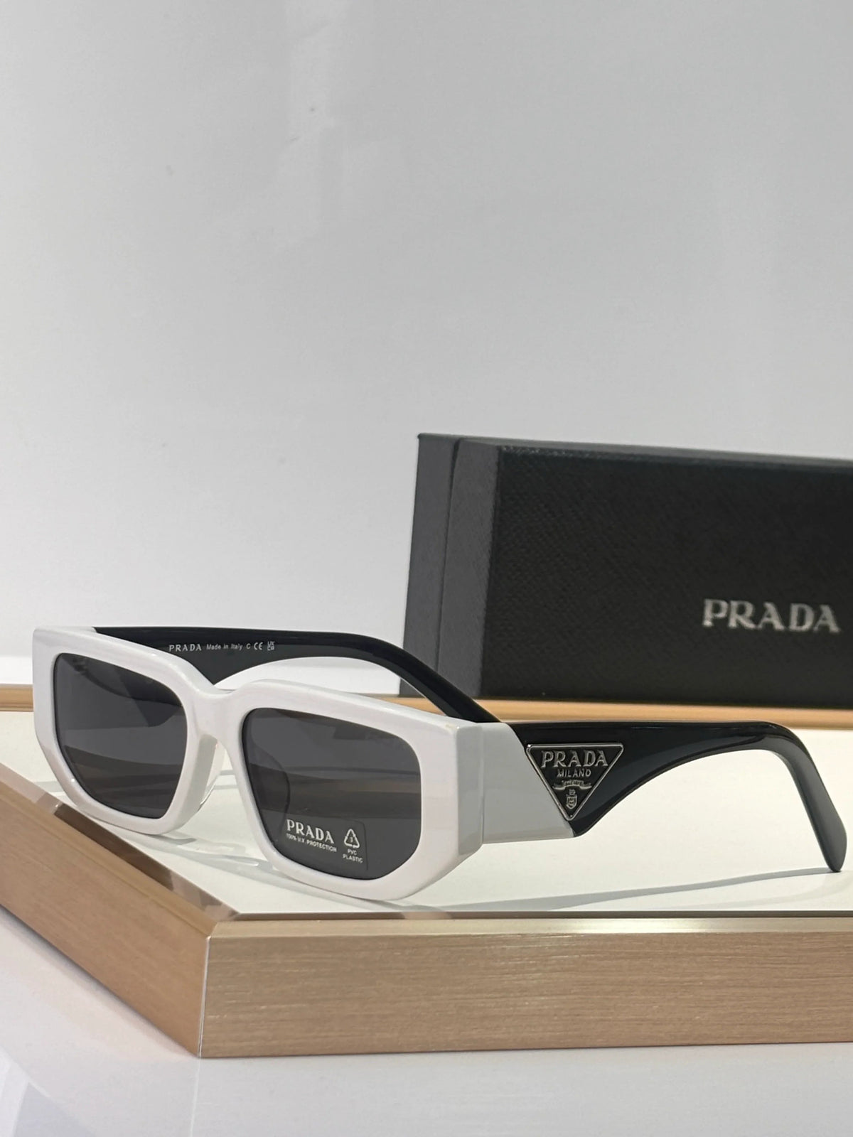 PRADA SPR09Z Sunglasses with triangle logo 🟥