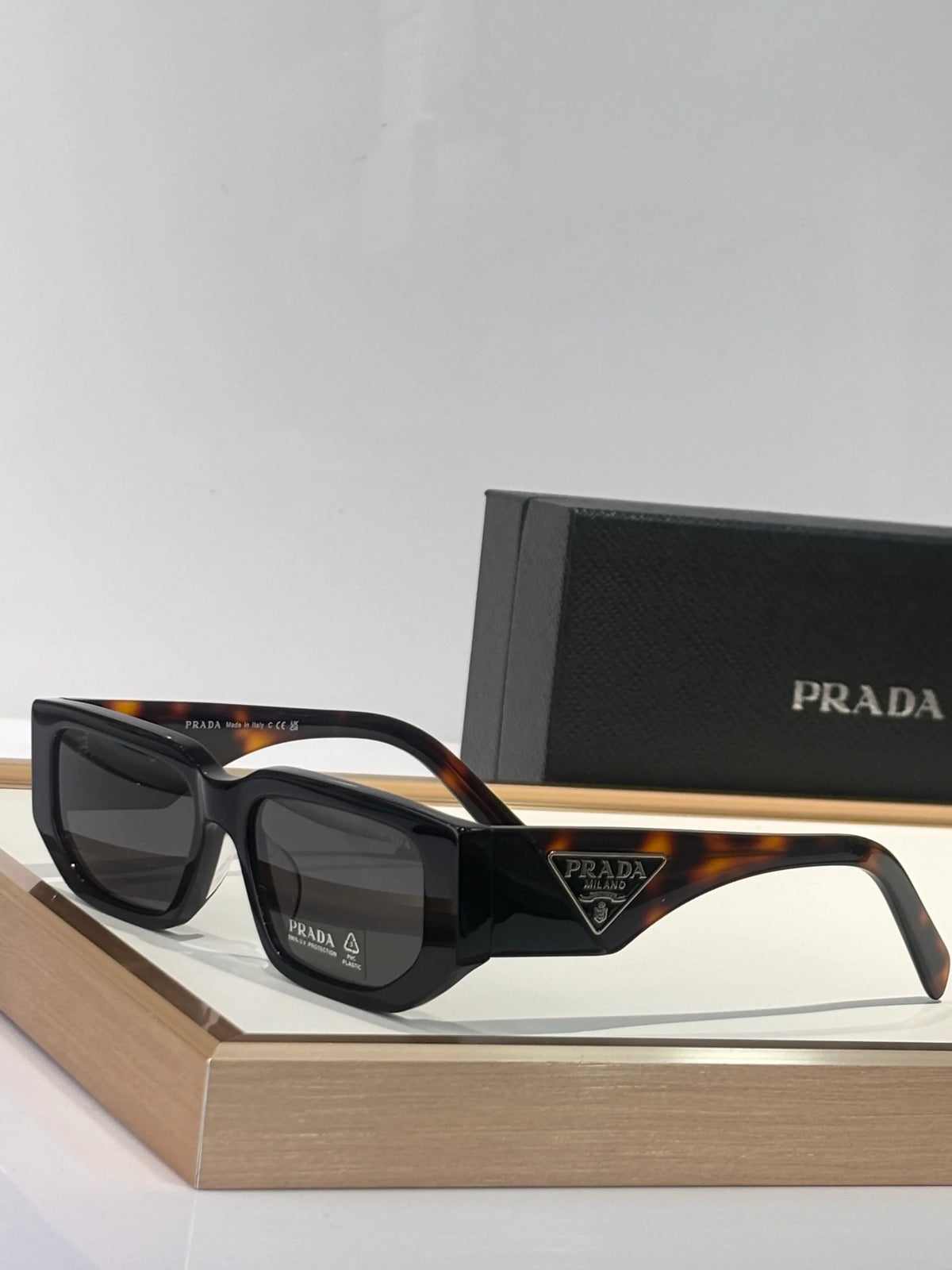 PRADA SPR09Z Sunglasses with triangle logo 🟥