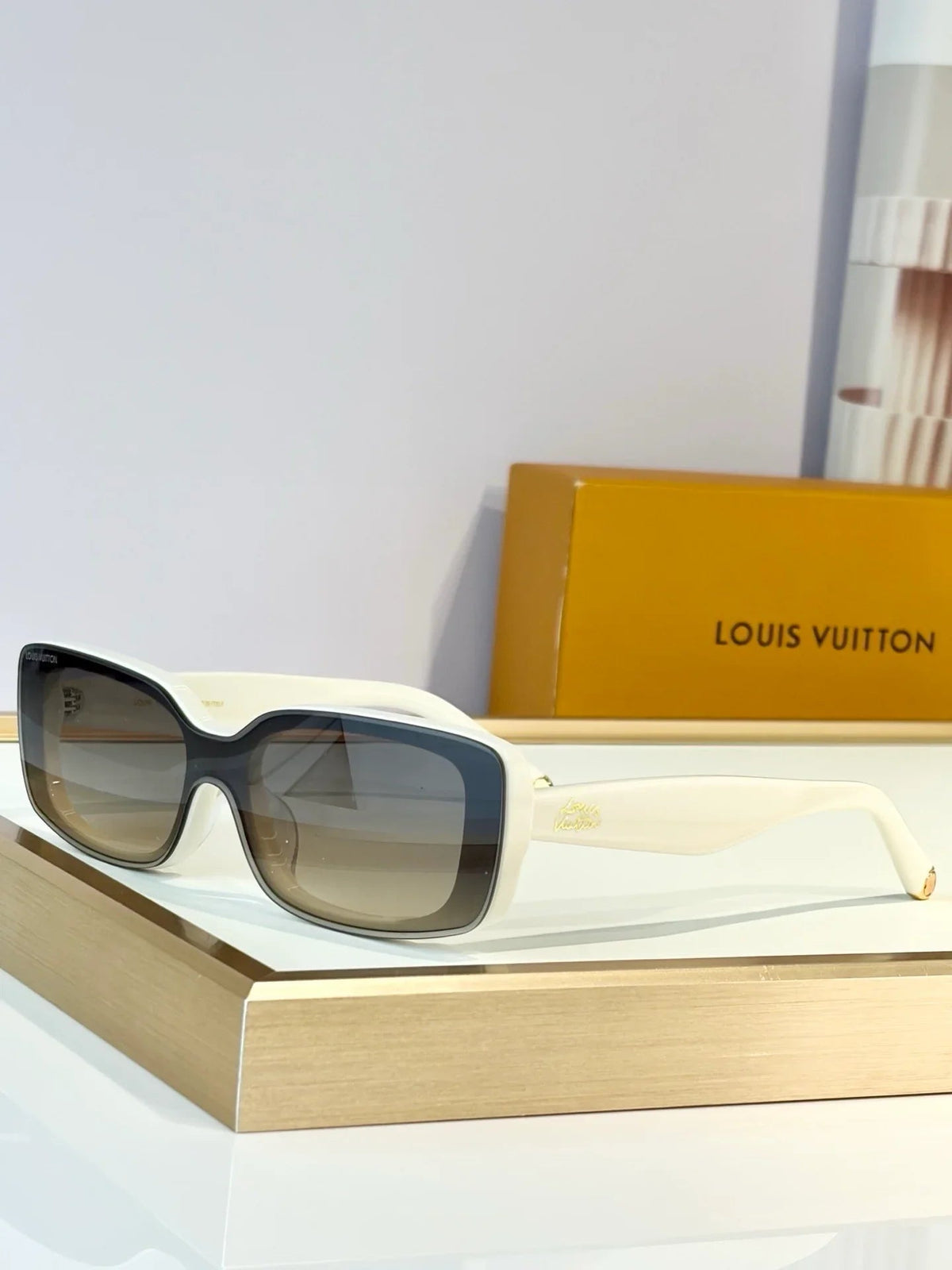 Louis Vuitton Z3165U LV Script Low Rectangle Sunglasses  ✨