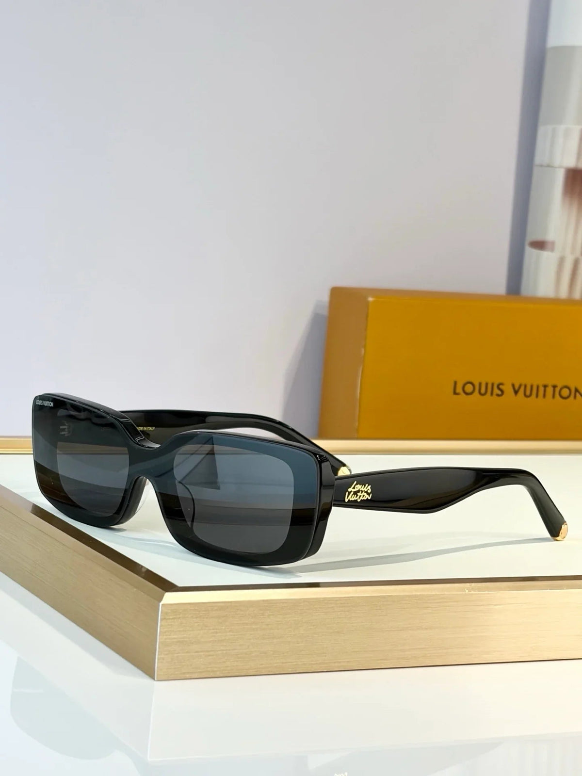 Louis Vuitton Z3165U LV Script Low Rectangle Sunglasses  ✨