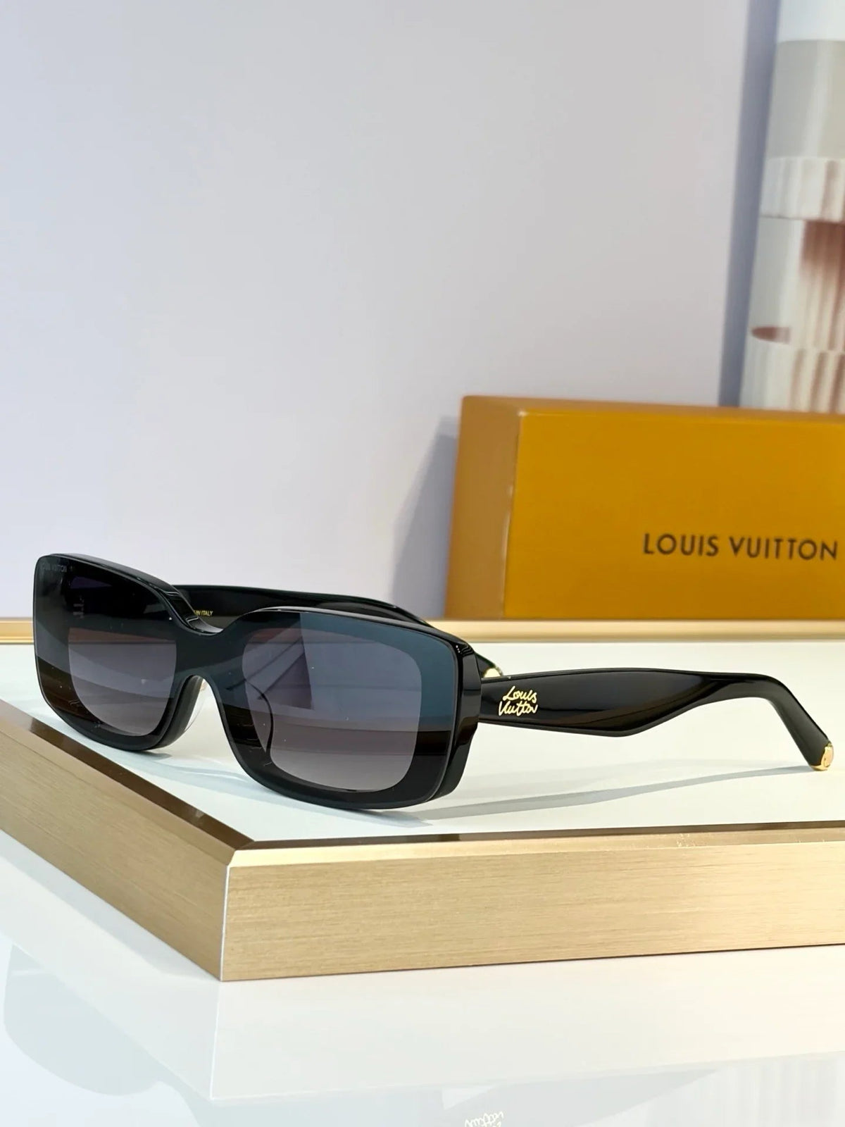 Louis Vuitton Z3165U LV Script Low Rectangle Sunglasses  ✨