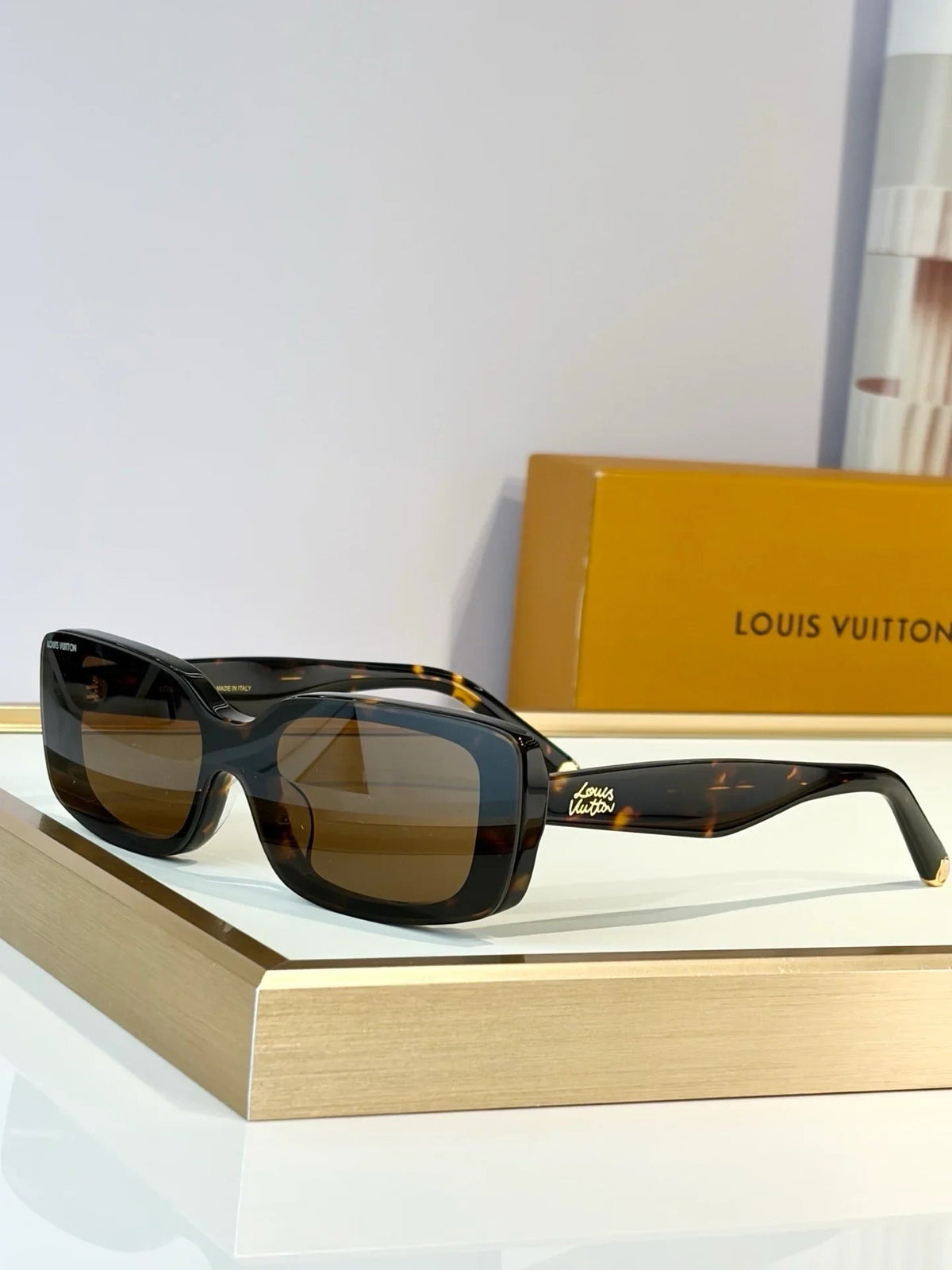 Louis Vuitton Z3165U LV Script Low Rectangle Sunglasses  ✨