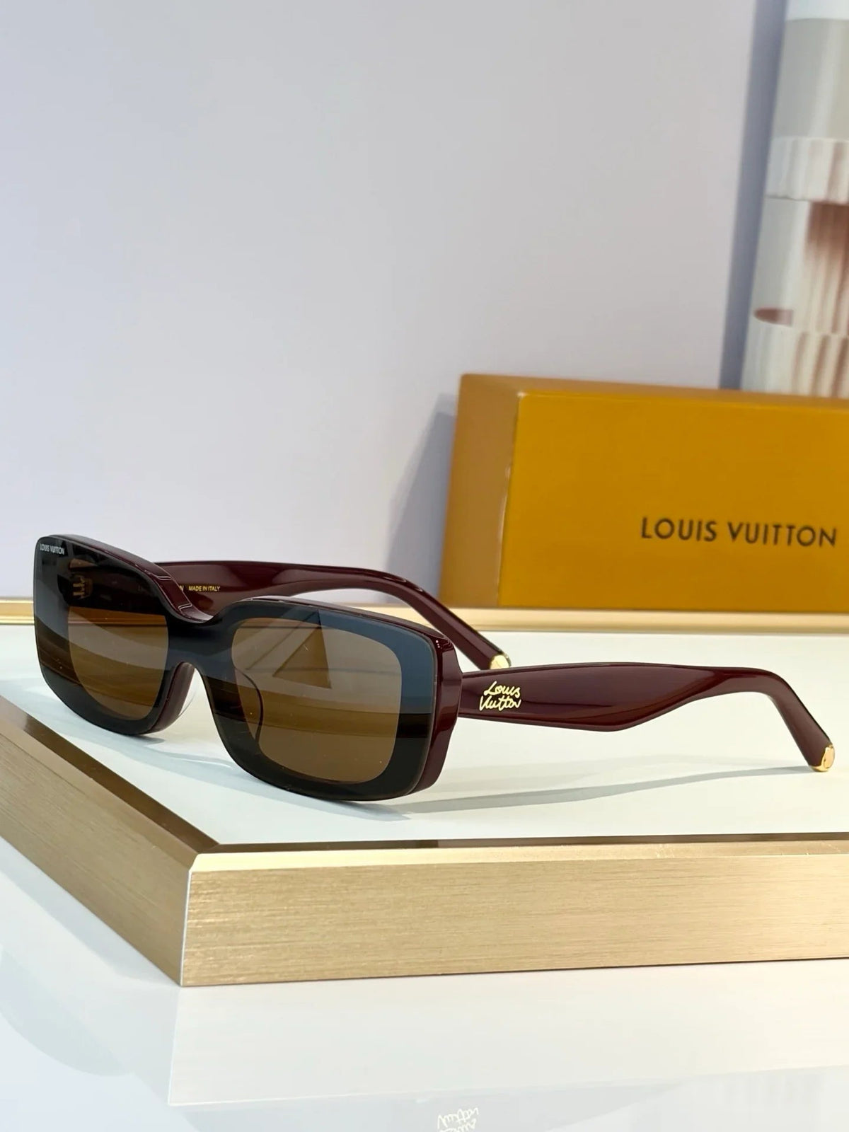 Louis Vuitton Z3165U LV Script Low Rectangle Sunglasses  ✨